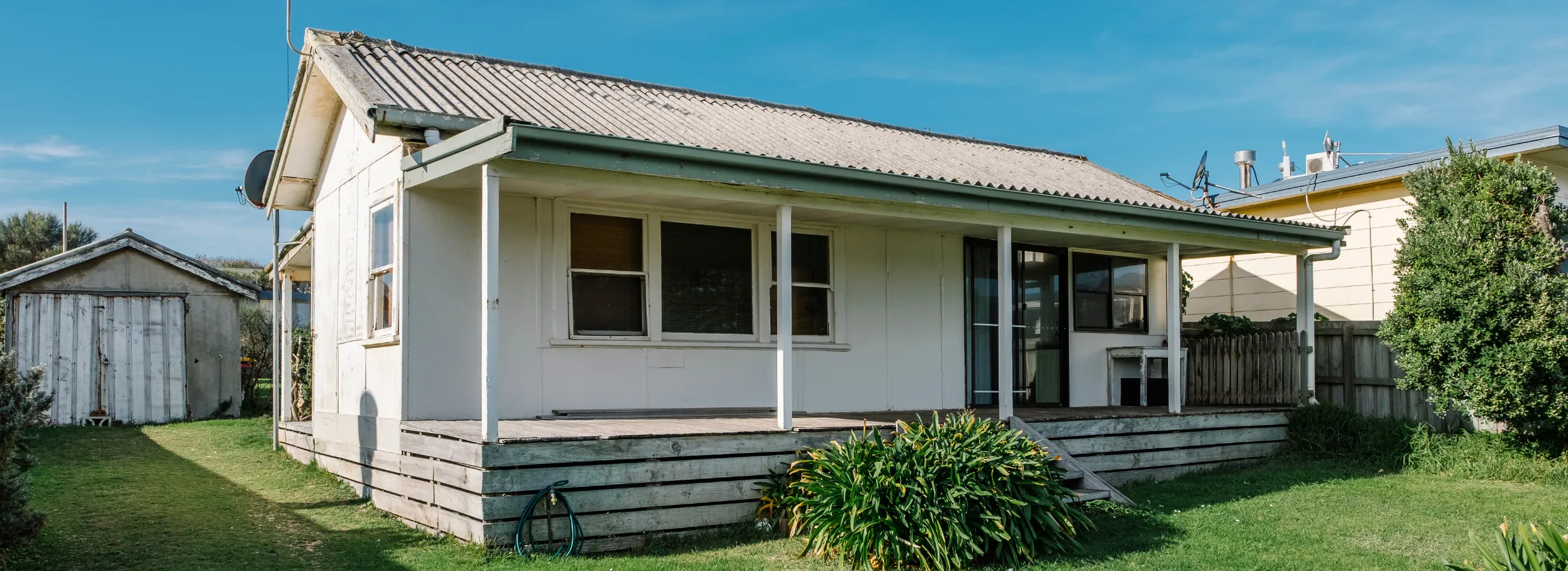 Old outdated ADU structure before remodeling project in Los Angeles